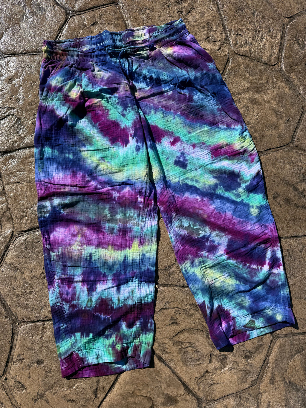 Amethyst Tide Geode Gauze Ankle Pants – Size XL