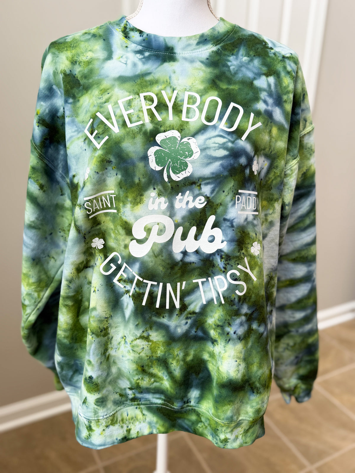 Everybody In The Pub Getting Tipsy Tee — Floorboard Findings Boutique
