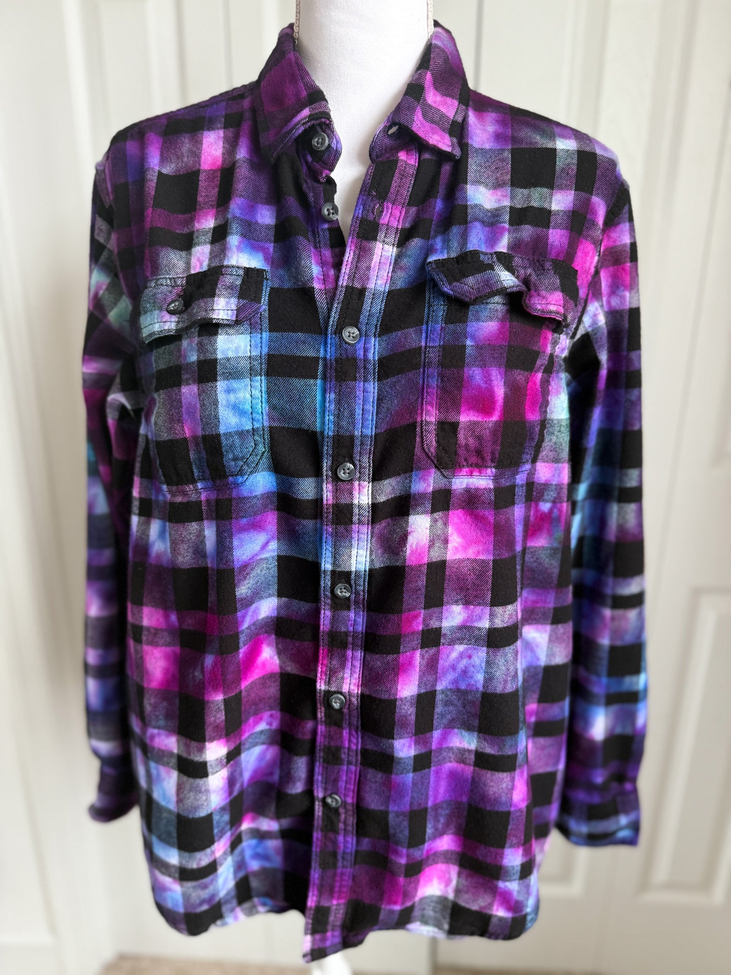 Men's fit Ice Dyed Flannel Size Medium