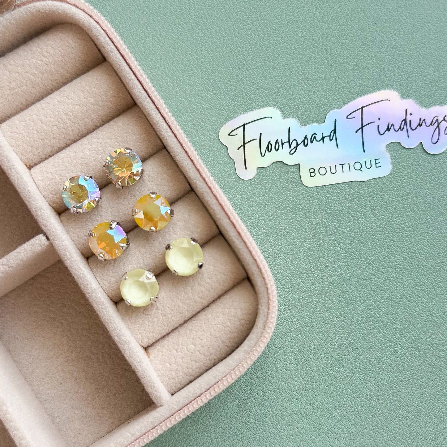 Small Powder Yellow Stud Set