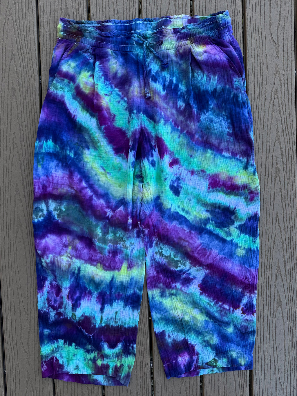Amethyst Tide Geode Gauze Ankle Pants – Size XL
