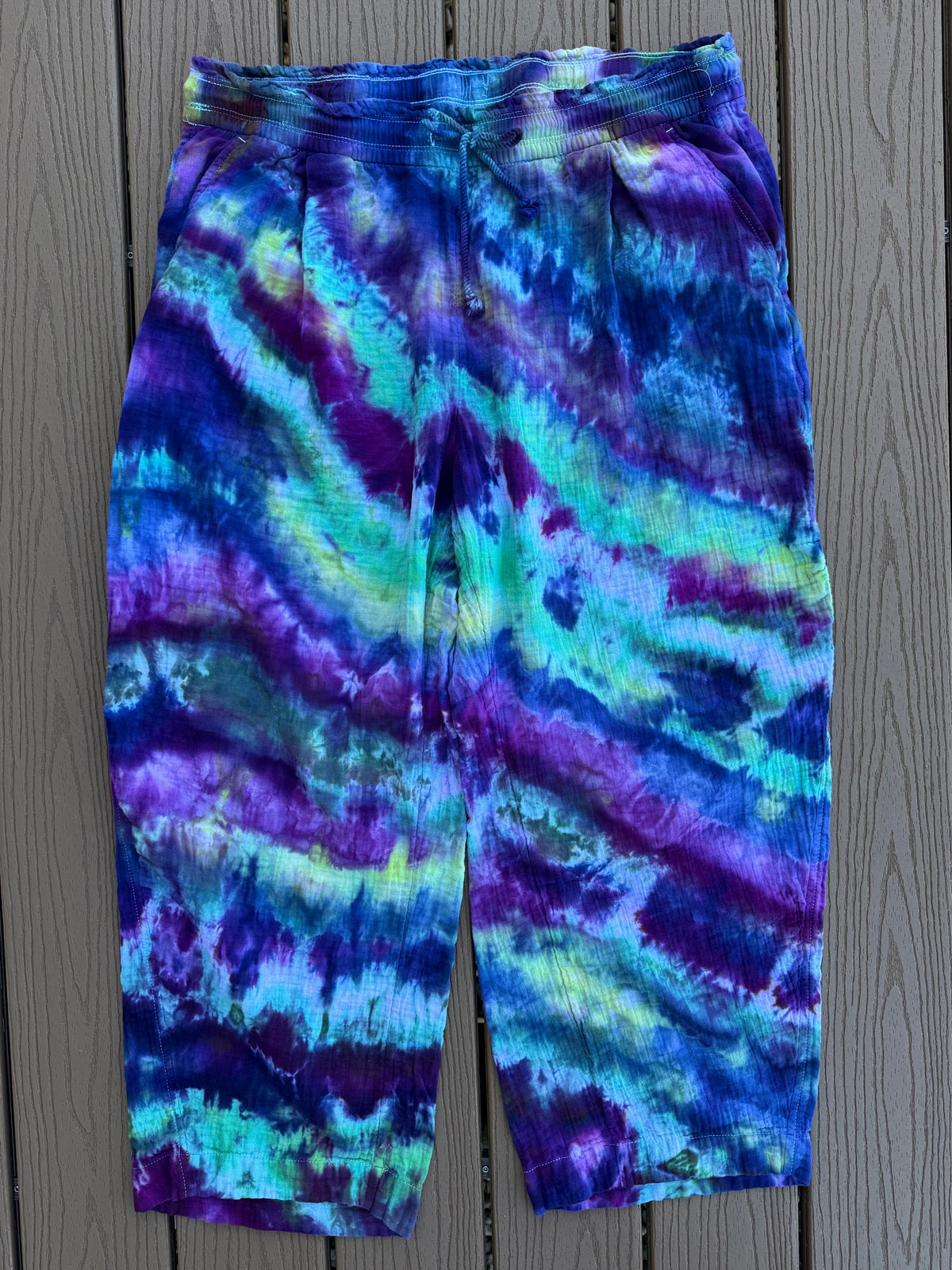Amethyst Tide Geode Gauze Ankle Pants – Size XL