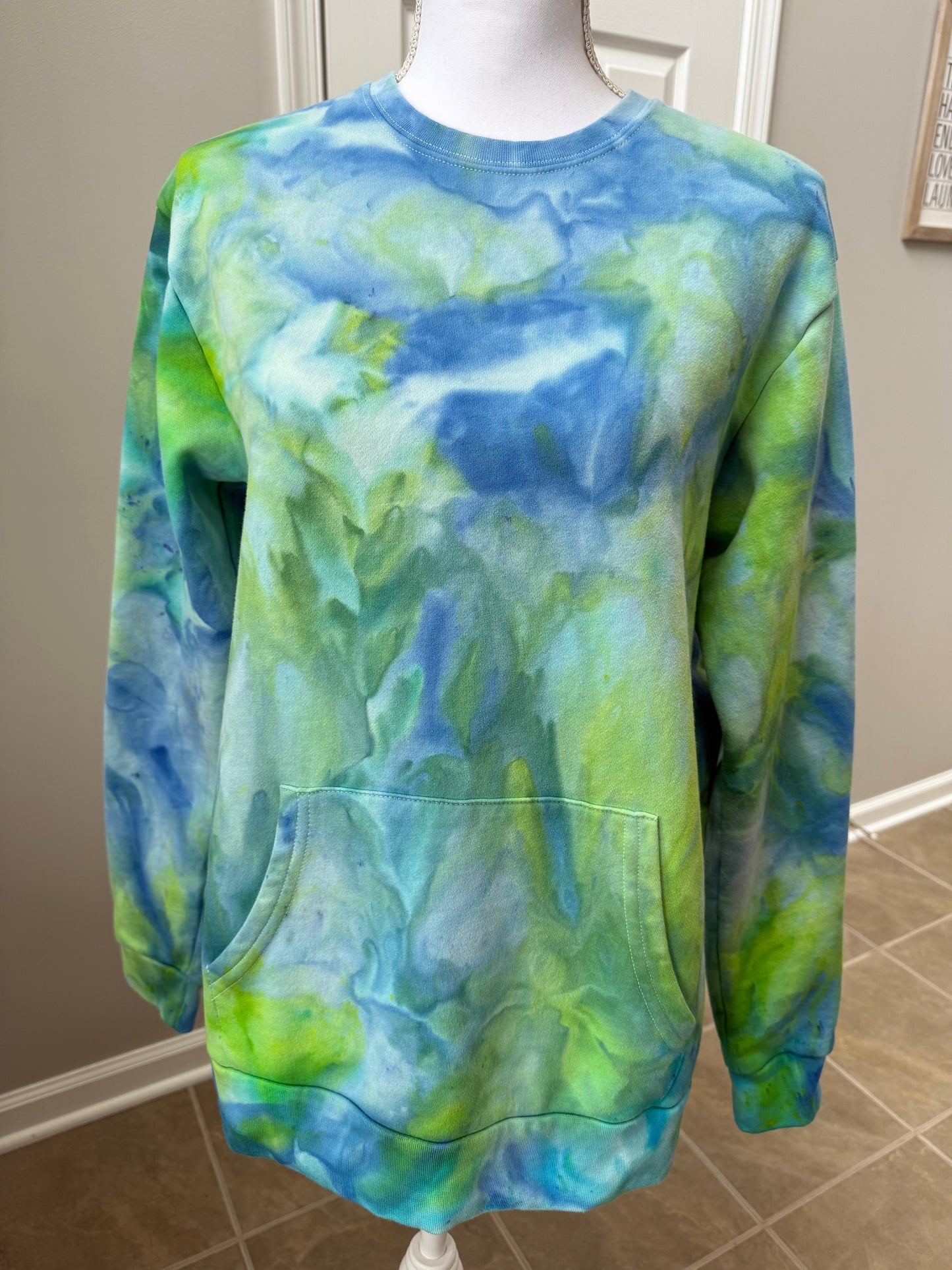 Medium Pocket Crewneck