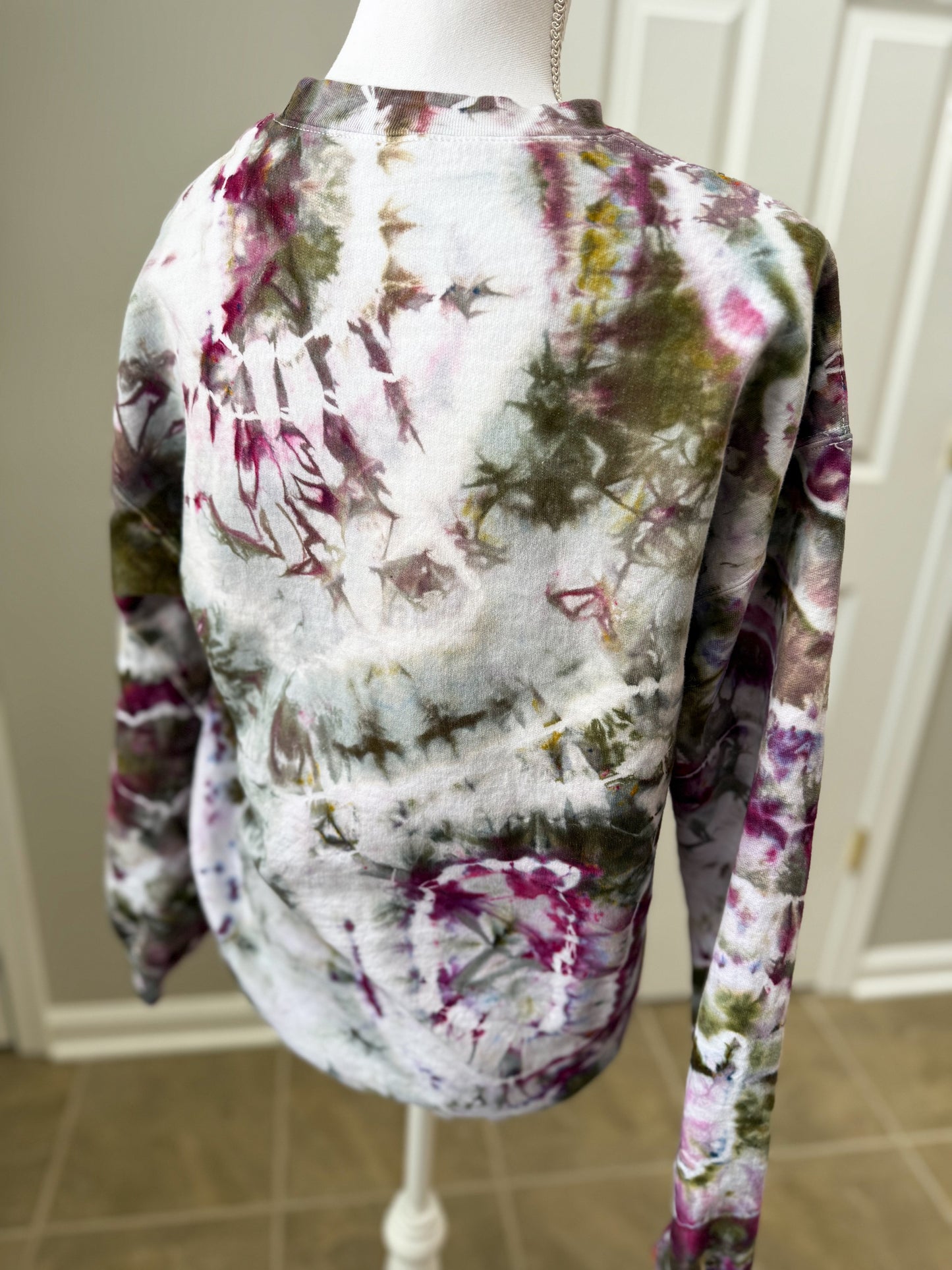 Size Medium Geode Ice Dye Crewneck Sweatshirt