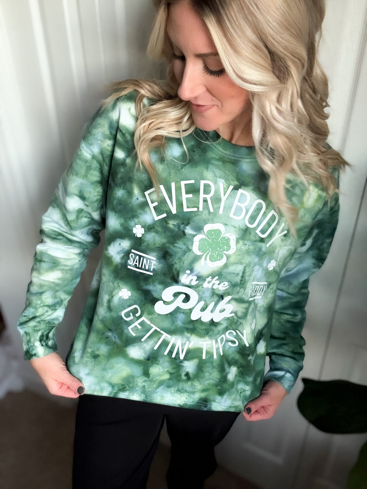 Everybody In The Pub Getting Tipsy Tee — Floorboard Findings Boutique